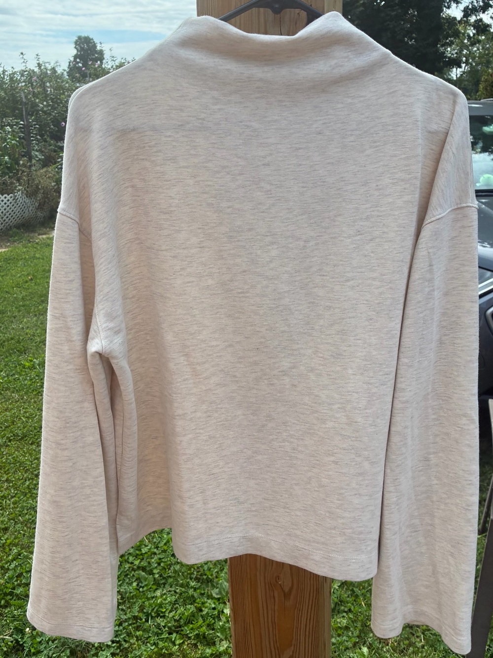 Lou & Grey Light Cream Relaxed Long-Sleeve Pullover
